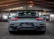 开云体育APP下载-赛道与球场，统治之夜的平行叙事