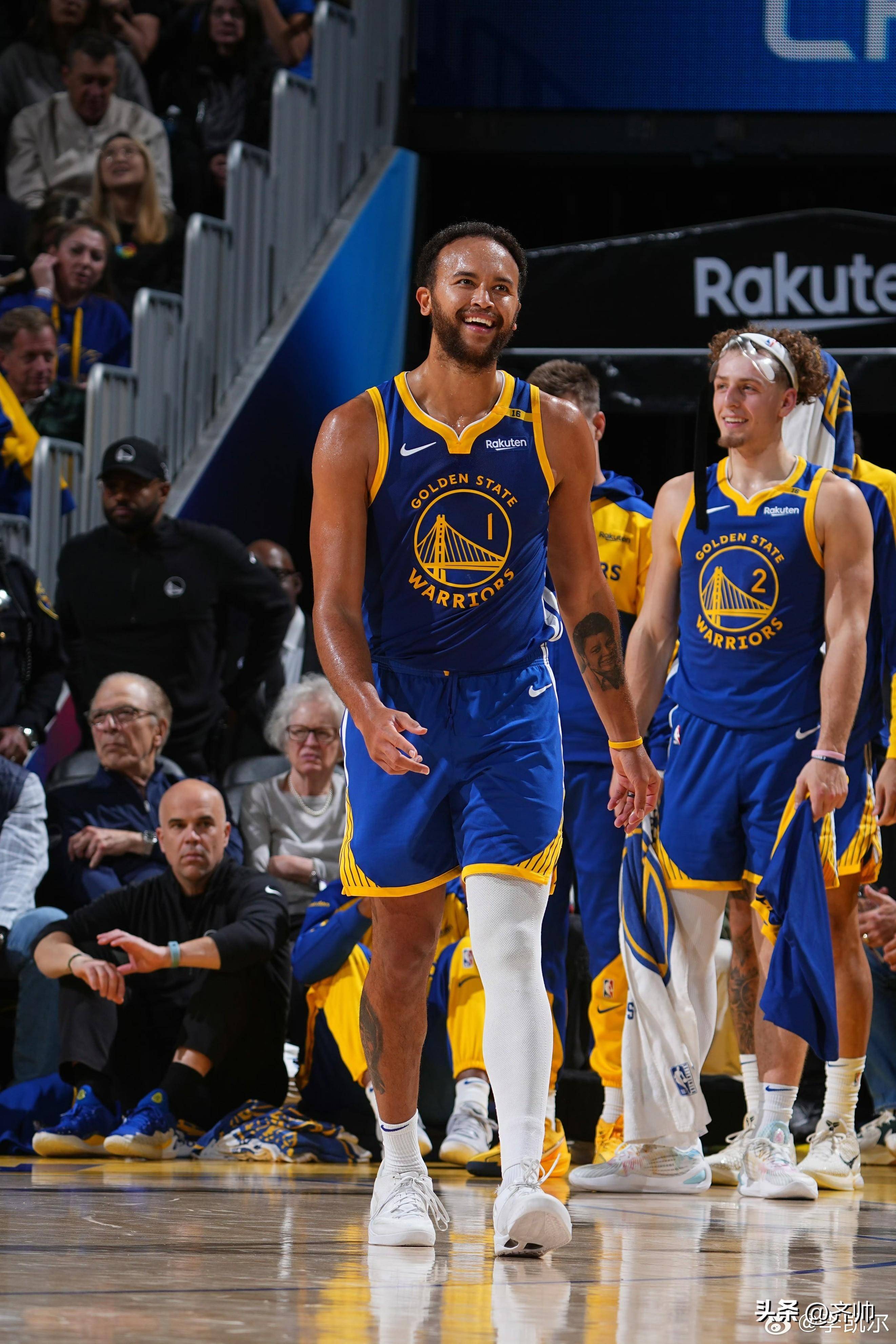 凯尔特人强势波兰男篮，库里爆发神勇的简单介绍