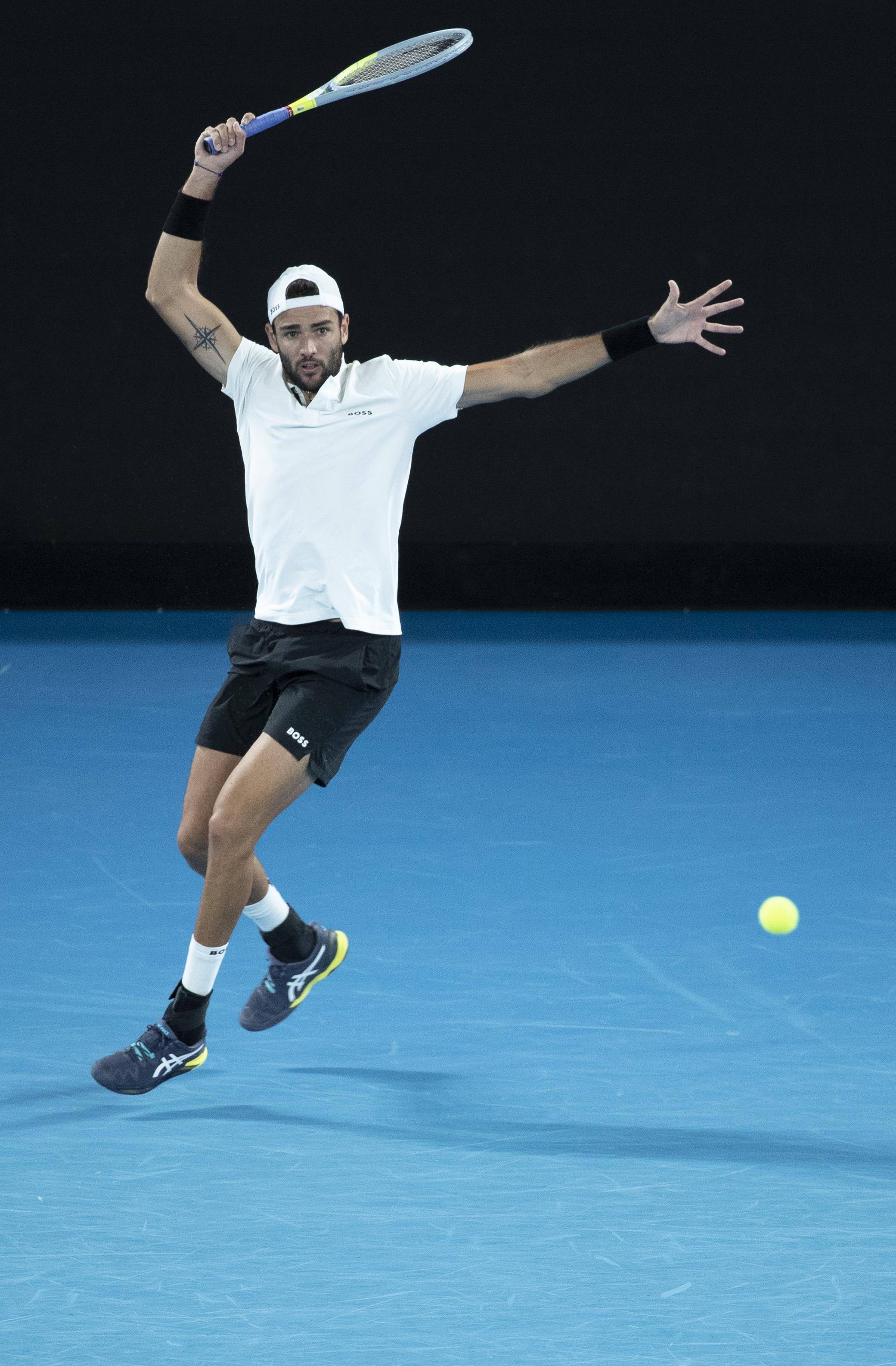 包含美国网球队力克意大利网球队，纳达尔统治全场的词条