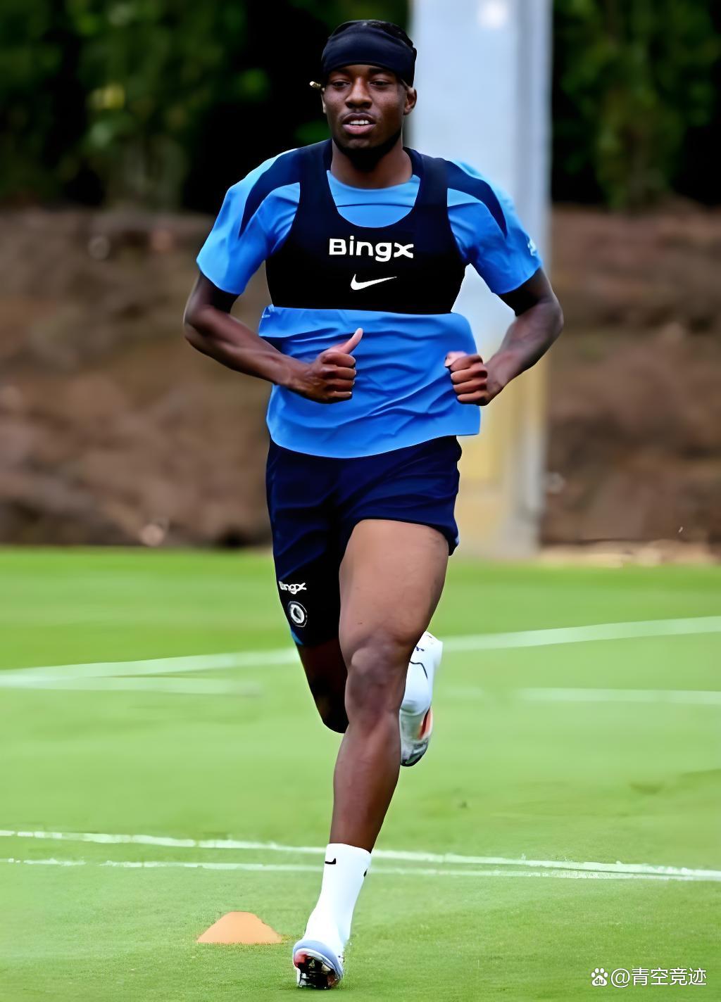 阿森纳签下新秀，小将出任主力锋线重任在肩