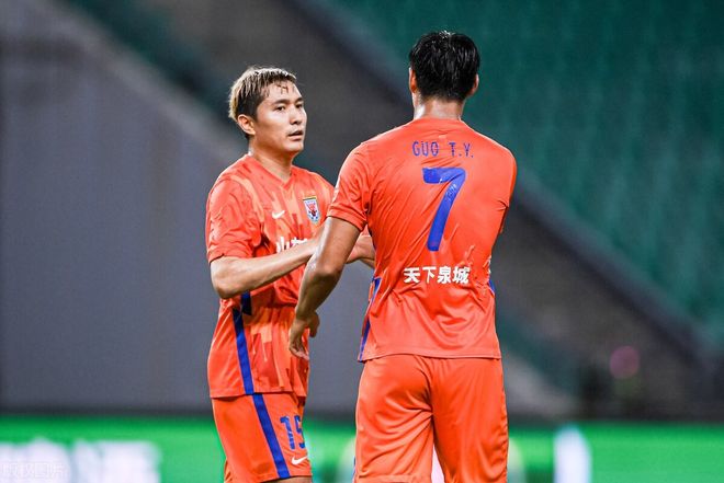 坚持到底！球员体能透支，场上硬仗难打的简单介绍