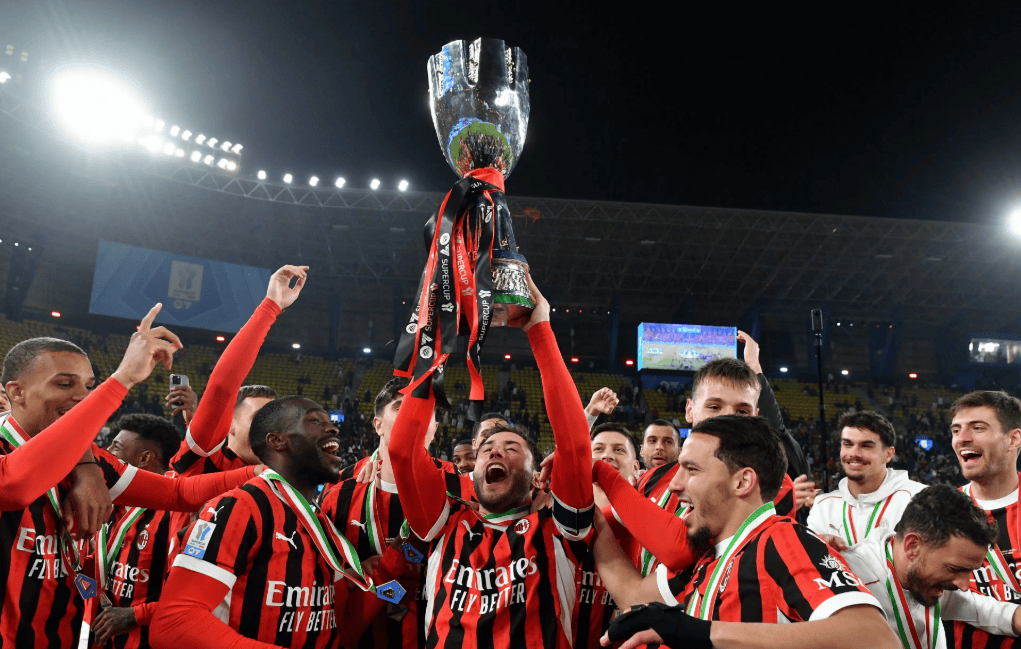 关于佛罗伦萨斩获客场胜利，夺取四连杯庆祝的信息