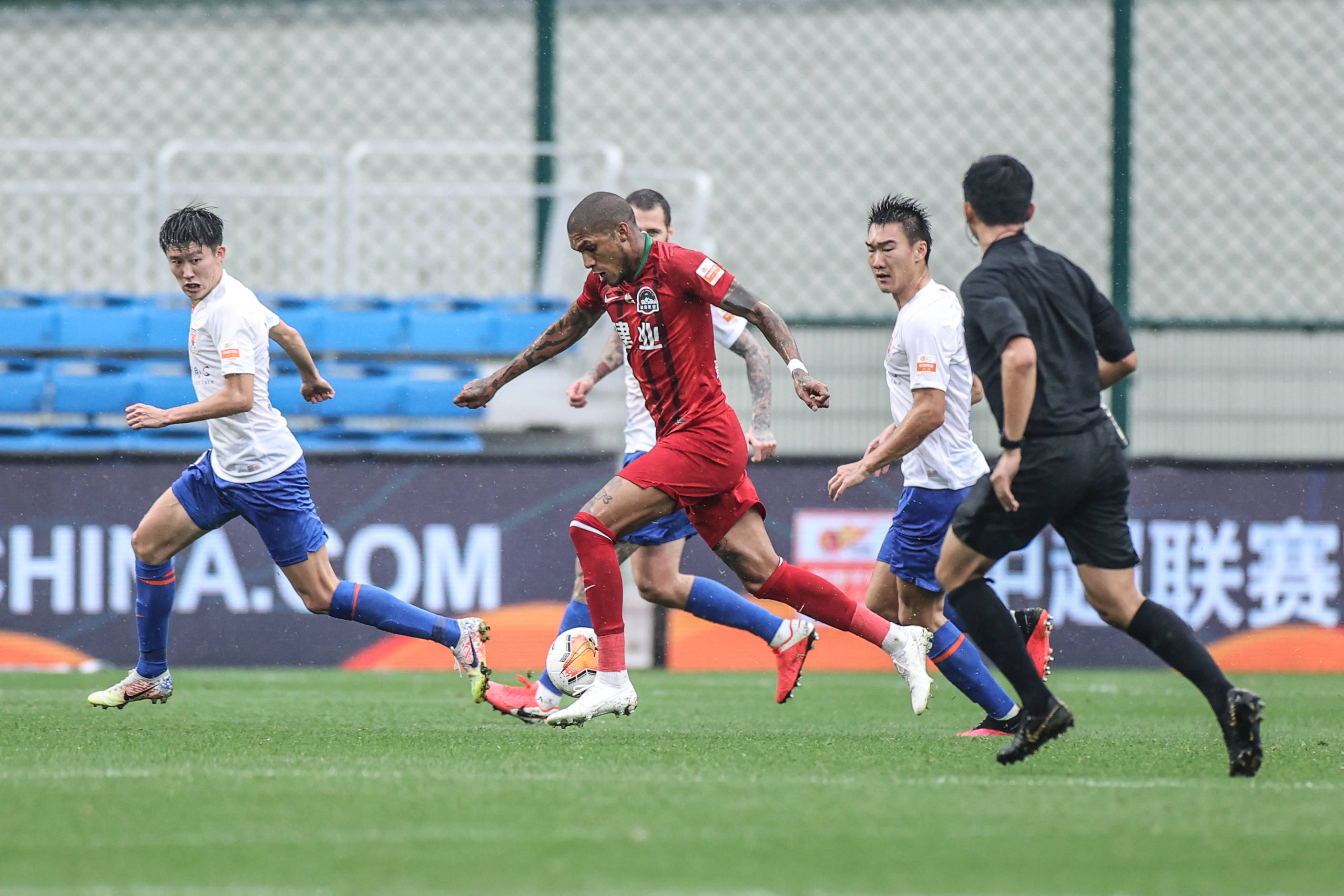 建业遭遇连败，不敌鲁能客场的简单介绍