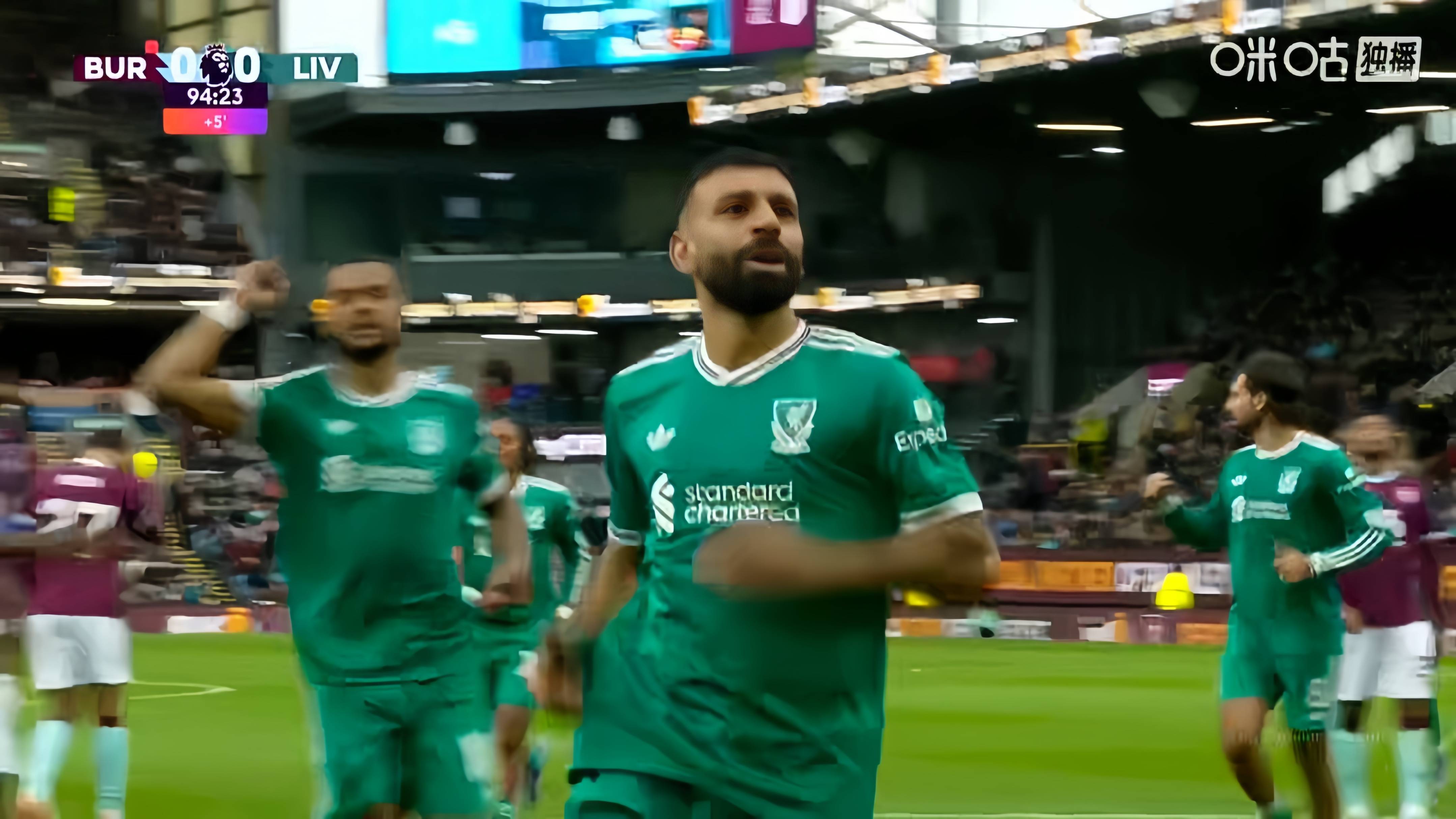 包含英超争霸赛再次上演，利物浦豪取三分霸绝局势的词条