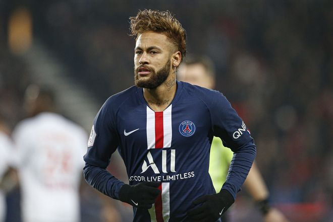 里昂队在关键时刻的表现让人印象深刻的简单介绍