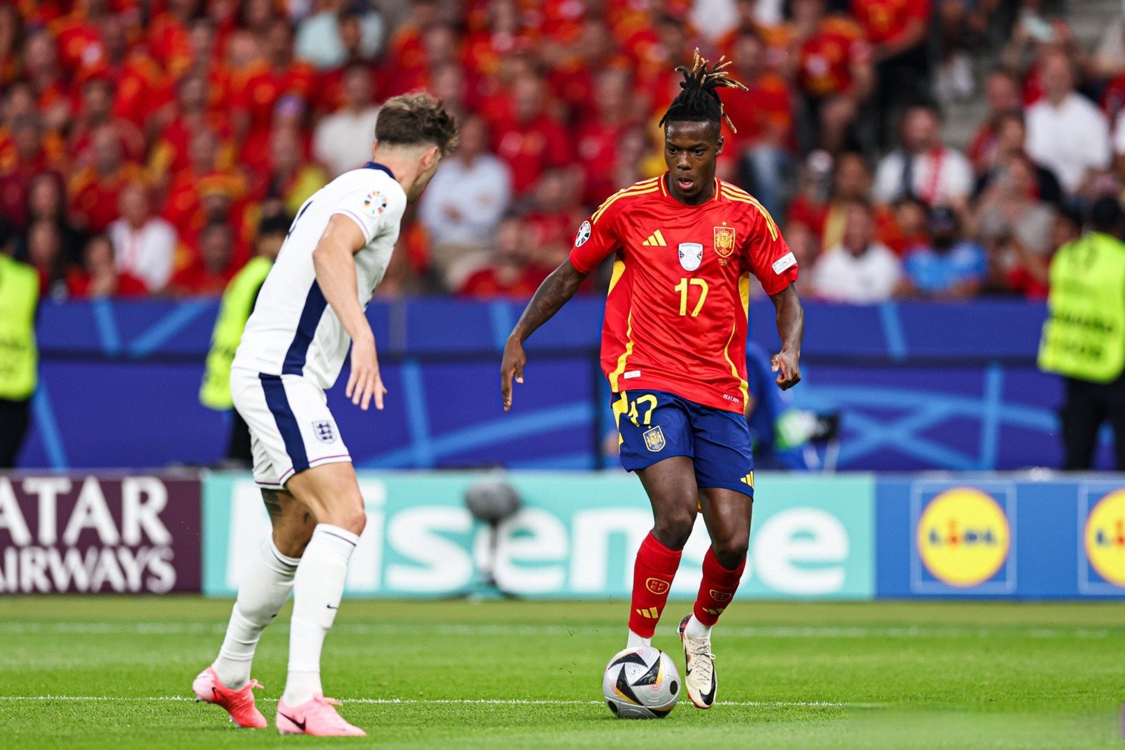 威廉姆斯横扫阿斯顿马丁，佩雷兹惊艳四座的简单介绍