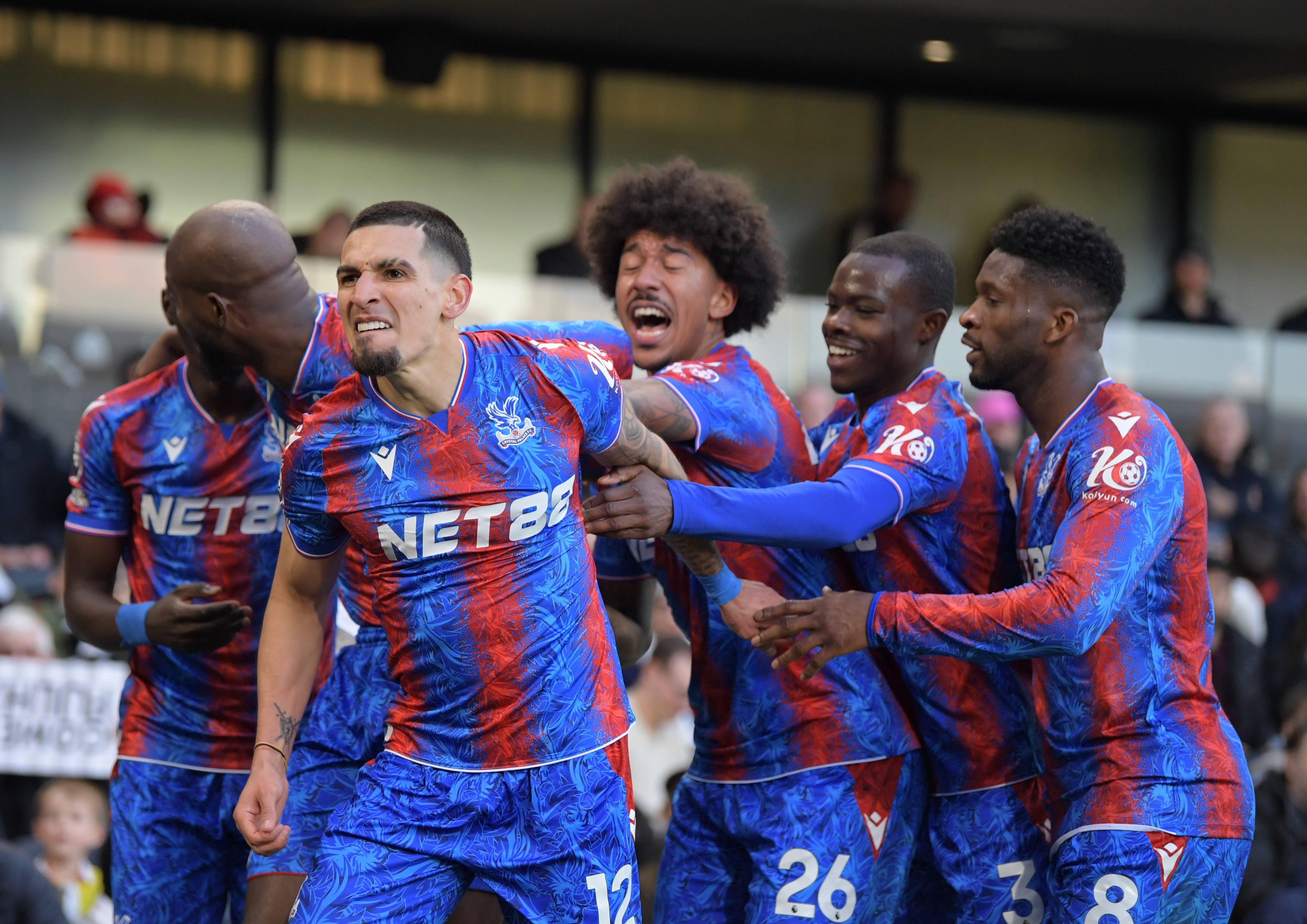 关于水晶宫主场保持不败，排名稳定的信息