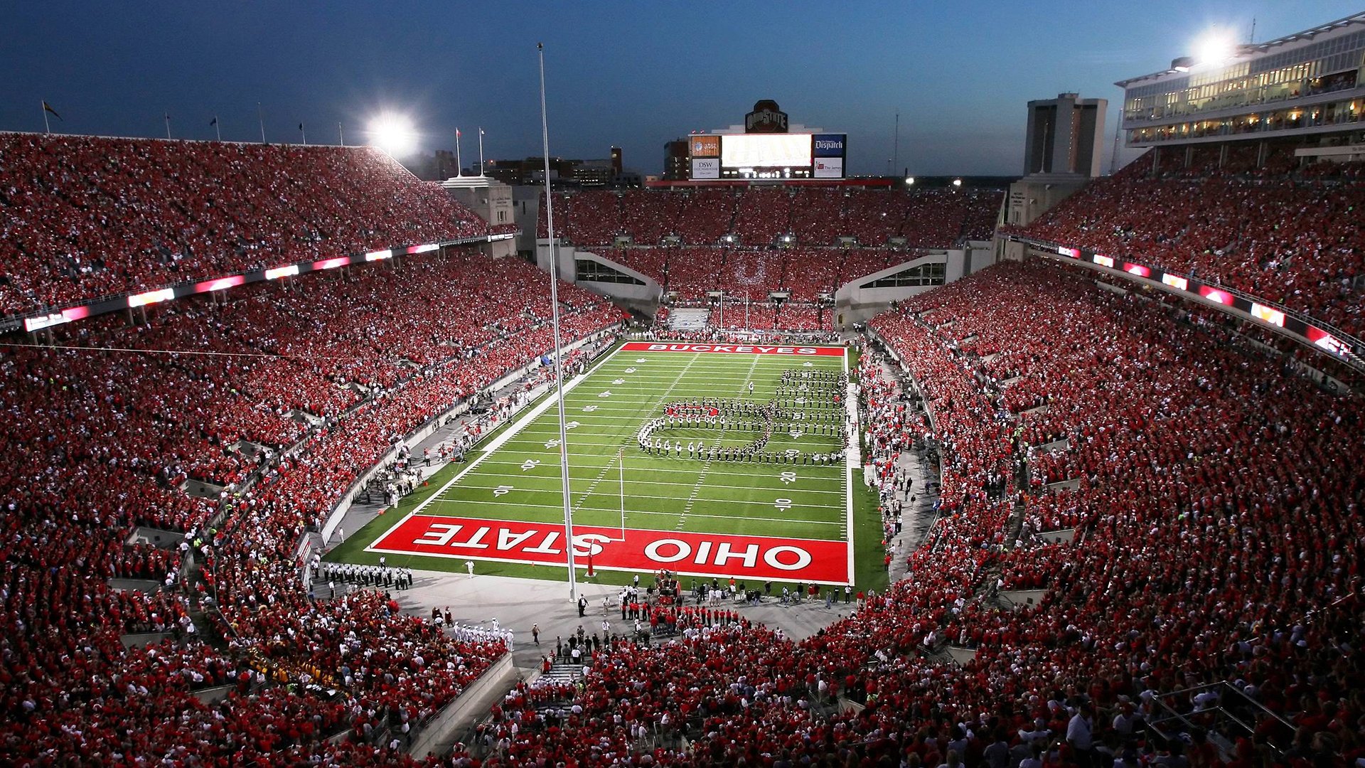 莱比锡红牛式火力压制，从足球到F1，孔德如何接管年度争冠战